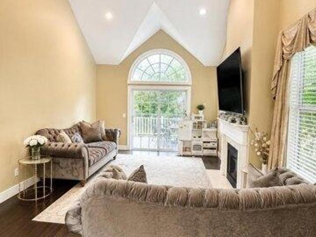 House for sale in Woodland Hills, Danbury