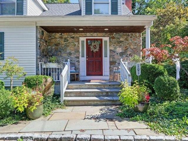 House for sale in Darien, Western Connecticut Planning Region