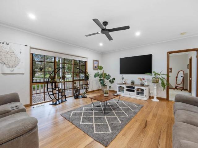 House for sale in Darraweit Guim, Victoria