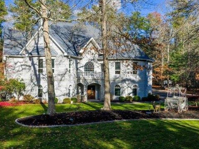 House for sale in University Highlands, Dartmouth