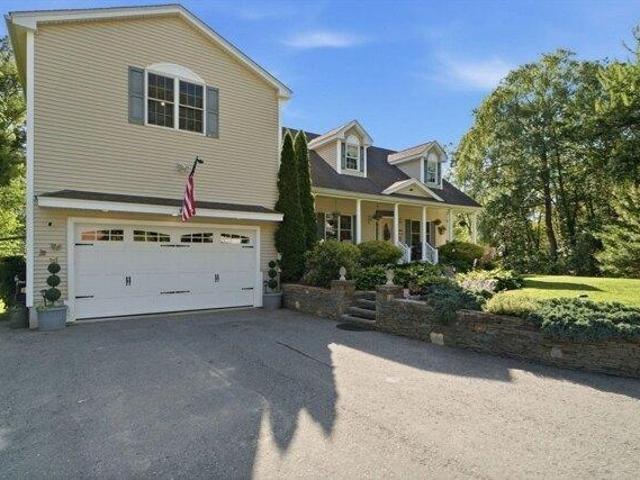 House for sale in Dracut, Massachusetts