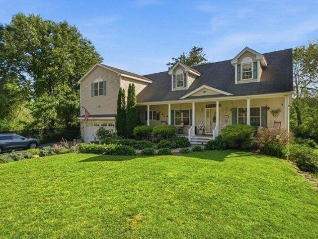 House for sale in Dracut, Massachusetts