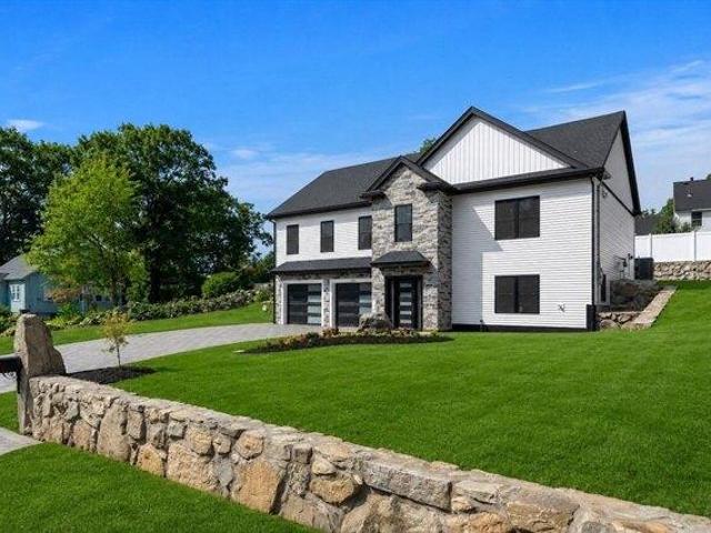 House for sale in Dracut, Massachusetts