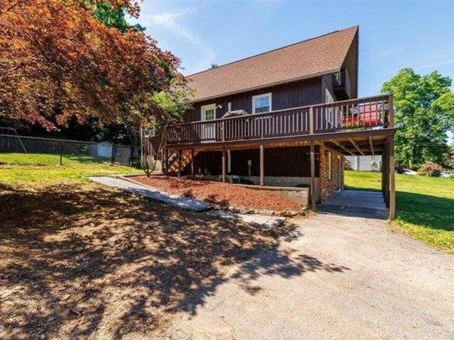House for sale in Dudley, Massachusetts
