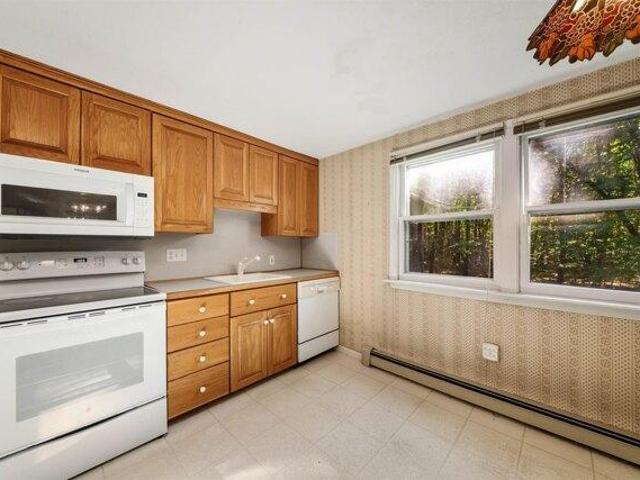 House for sale in Durham, Strafford County