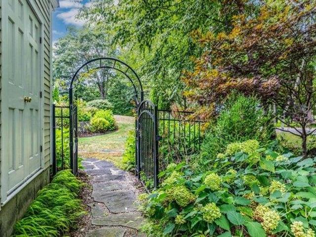 House for sale in Durham, Strafford County