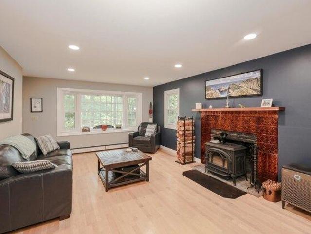 House for sale in Durham, Strafford County