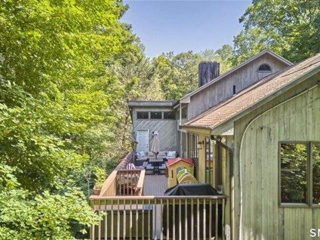 House for sale in Lake Pocotopaug, East Hampton