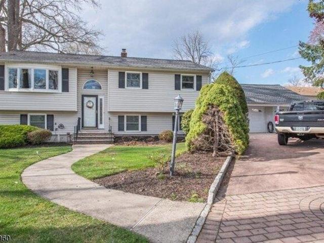 House for sale in East Hanover, New Jersey