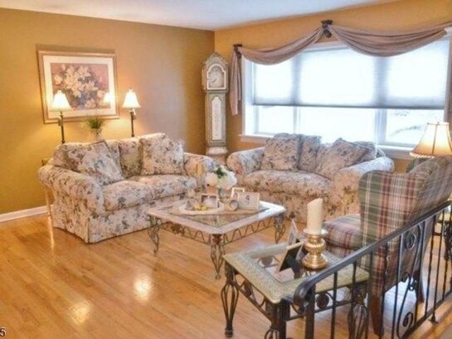 House for sale in East Hanover, New Jersey