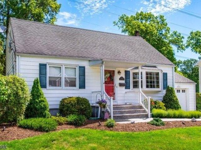 House for sale in East Hanover, New Jersey