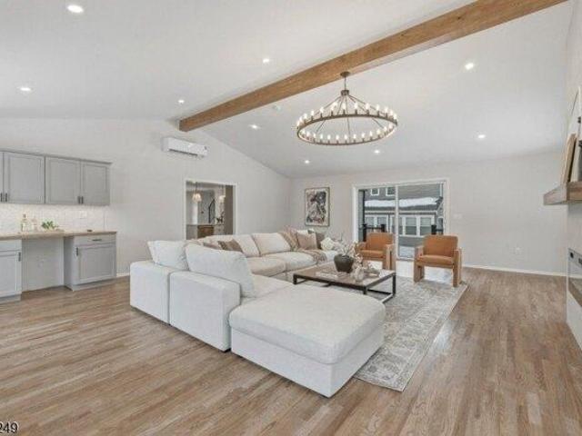 House for sale in East Hanover, New Jersey