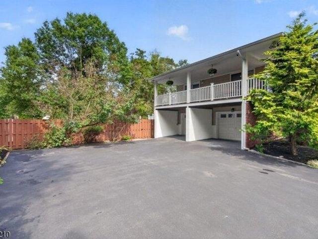 House for sale in Hanover Neck, East Hanover