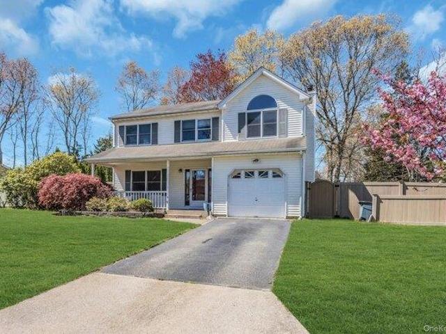 House for sale in Centereach, New York