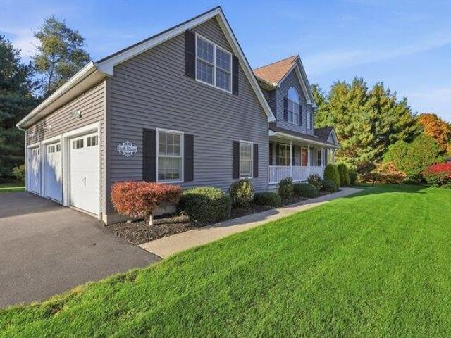 House for sale in Easthampton, Hampshire County