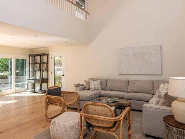 House for sale in Ocean Heights, Edgartown