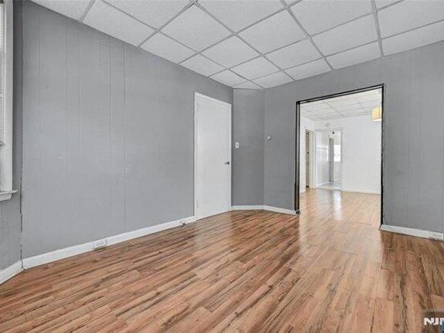 House for sale in Edgewater, New Jersey