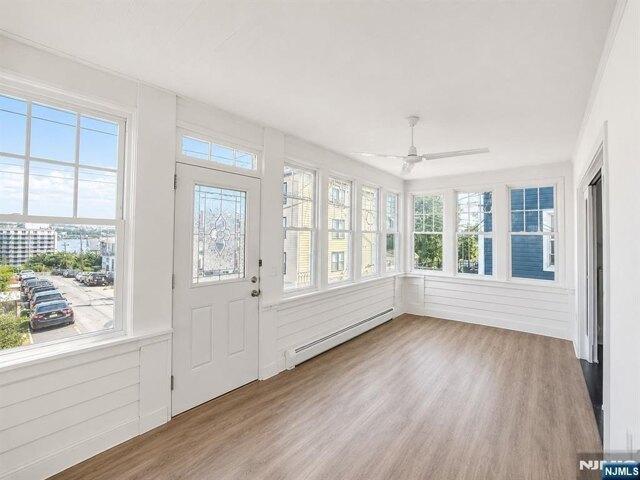 House for sale in Edgewater, New Jersey