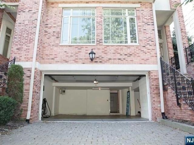 House for sale in Edgewater, New Jersey