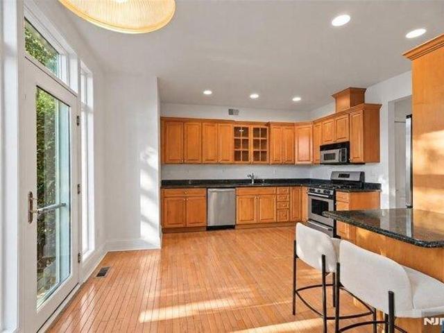 House for sale in Edgewater, Bergen County