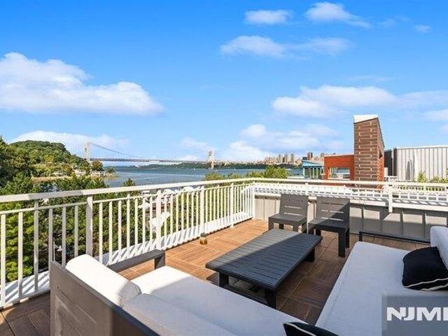 House for sale in Edgewater, Bergen County