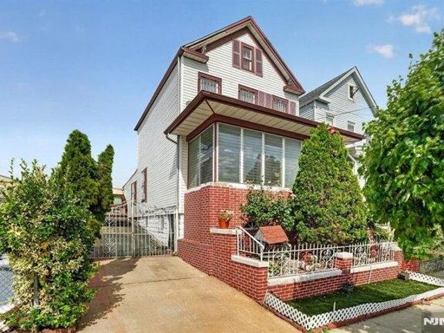 House for sale in Elizabeth, New Jersey