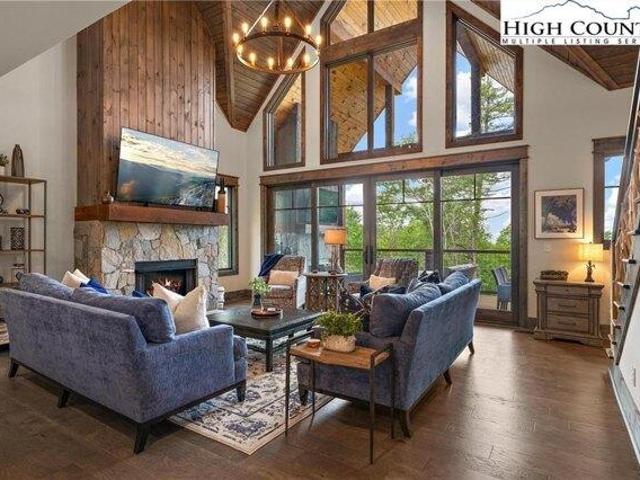 House for sale in Elk Park