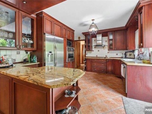 House for sale in Elmwood Park, New Jersey