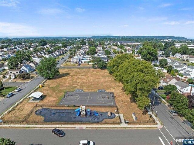 House for sale in Elmwood Park, New Jersey