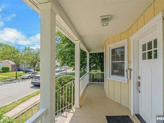House for sale in Elmwood Park, New Jersey