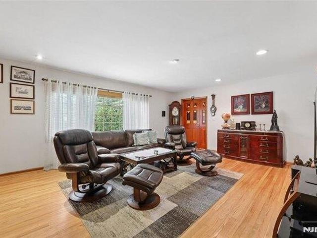 House for sale in Elmwood Park, New Jersey