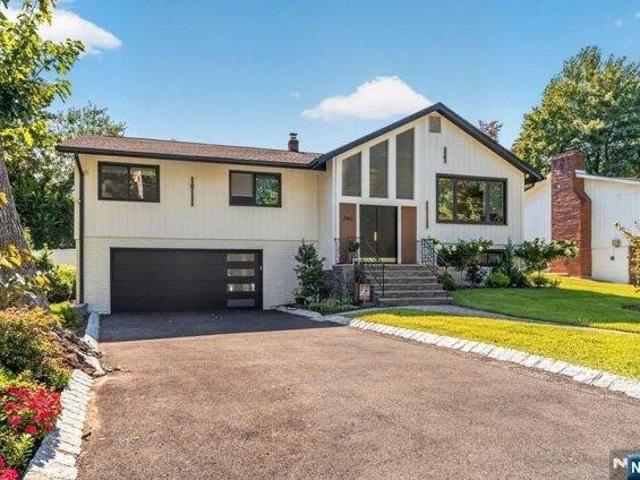 House for sale in Englewood Cliffs, New Jersey