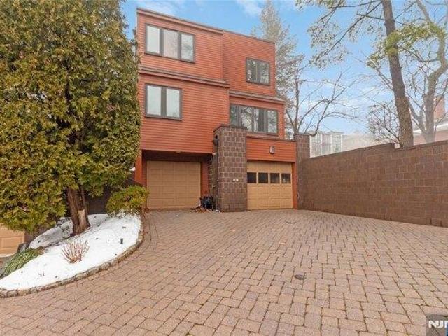 House for sale in Fort Lee, New Jersey