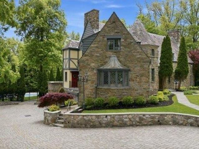 House for sale in Essex Fells, New Jersey