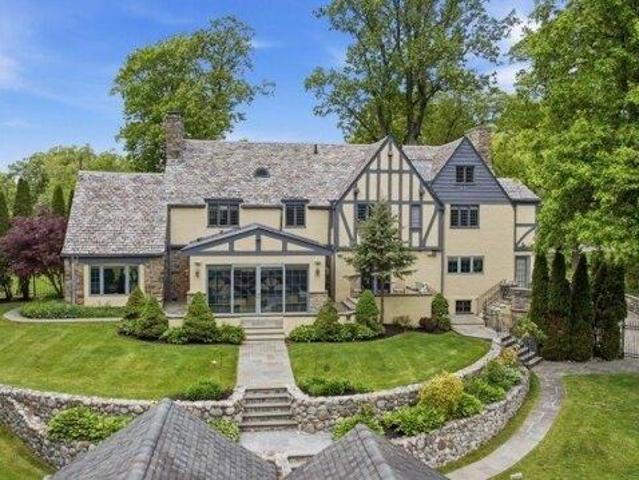 House for sale in Essex Fells, New Jersey