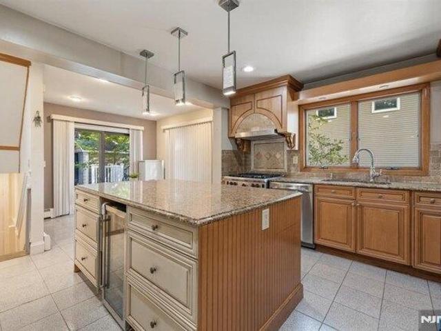 House for sale in Fair Lawn, New Jersey