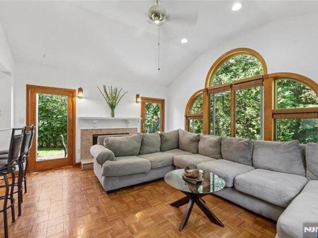 House for sale in Fair Lawn, New Jersey