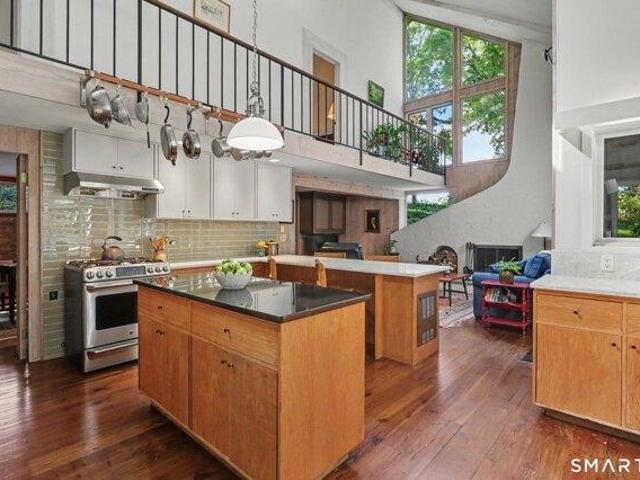 House for sale in Mill Plain, Fairfield