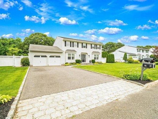 House for sale in Centereach, New York