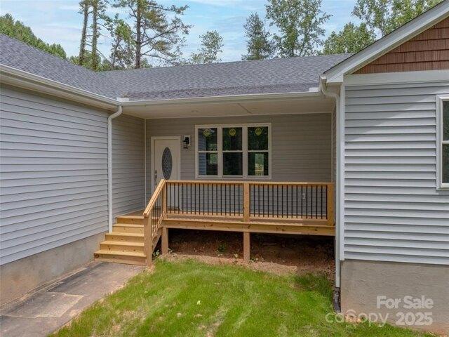 House for sale in Flat Rock