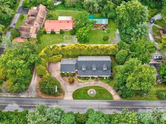 House for sale in Flat Rock, North Carolina