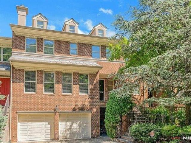 House for sale in Fort Lee, New Jersey