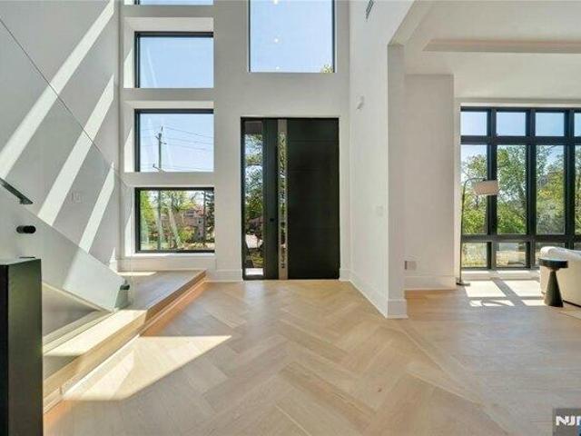 House for sale in Fort Lee, New Jersey