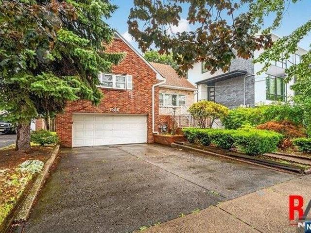 House for sale in Fort Lee, New Jersey
