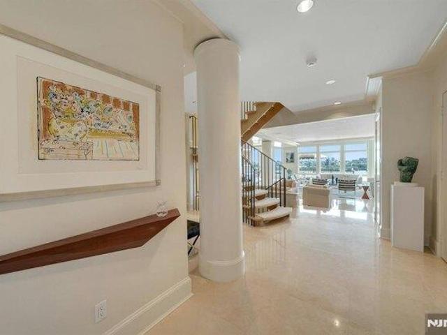 House for sale in Fort Lee, New Jersey