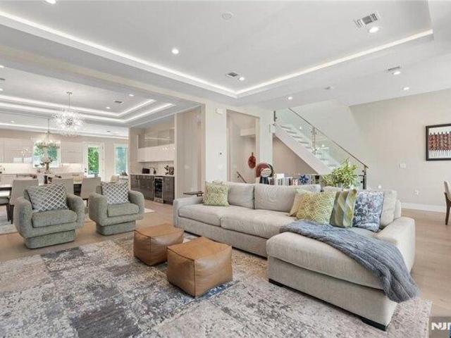 House for sale in Leonia, New Jersey