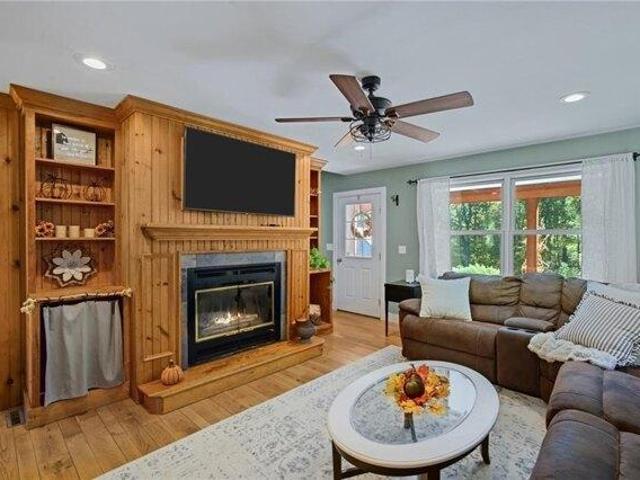 House for sale in Simmons Corner, Foster