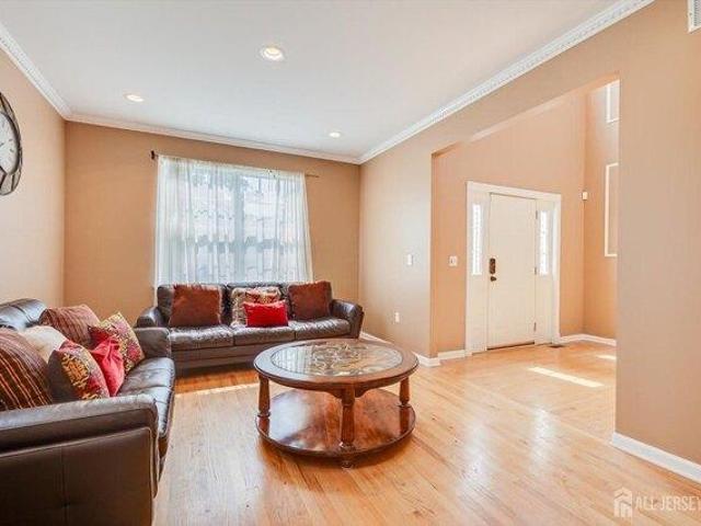 House for sale in Kendall Park, New Jersey