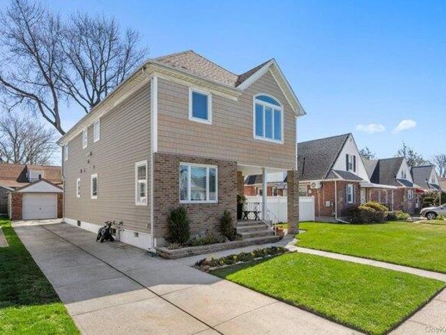 House for sale in Queens, Arverne