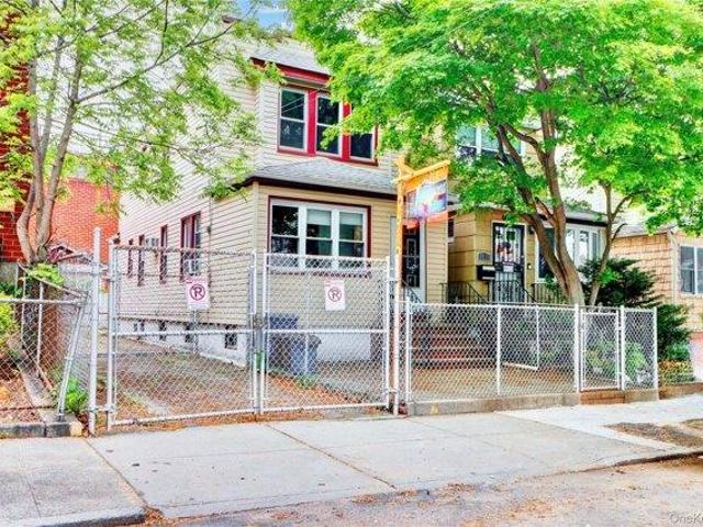 House for sale in Queens, Arverne